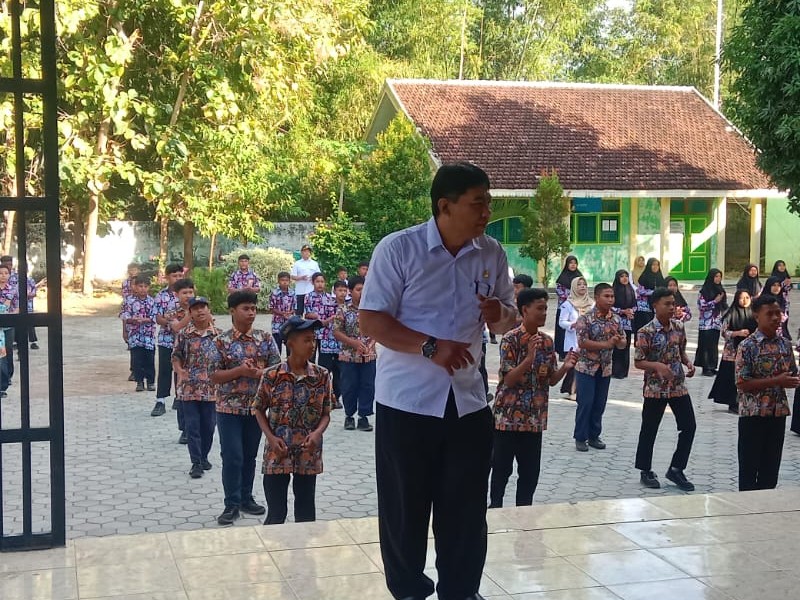 pembiasaan di SMPN 3 Asembagus